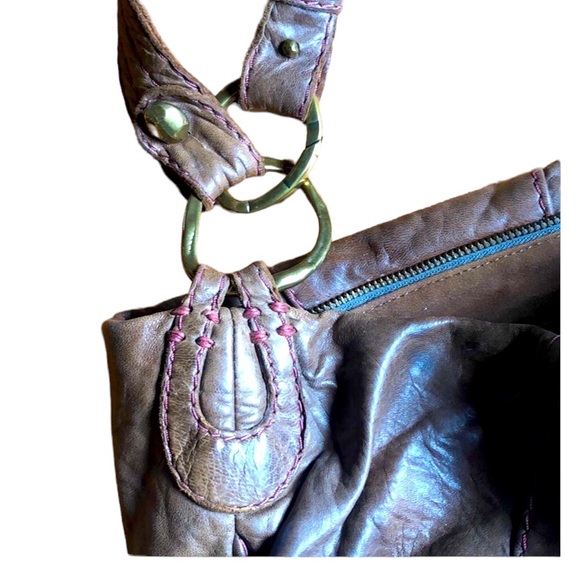 49 square miles Gray messenger bag with purple stitching and detachable strap - Picture 11 of 11